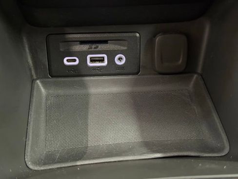 Used 2023 GMC Terrain SLT image 34