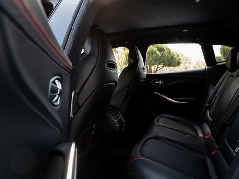 Used 2021 Aston Martin DBX AWD/4WD image 14