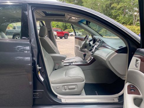 Used 2011 Toyota Avalon Limited FWD image 47
