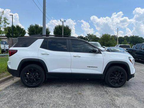 Used 2026 GMC Terrain Elevation w/ Elevation Premium Package FWD image 2