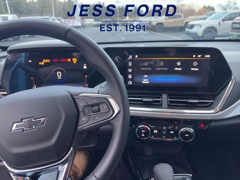 Used 2025 Chevrolet Trax ACTIV w/ Sunroof Package image 19