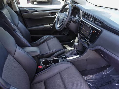 Used 2017 Toyota Corolla SE w/ SE Premium Package FWD image 17