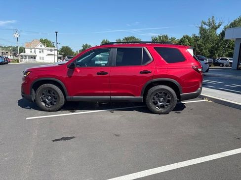Certified 2025 Honda Pilot TrailSport image 11