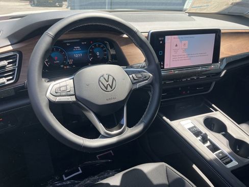 New 2026 Volkswagen Atlas SE FWD image 32