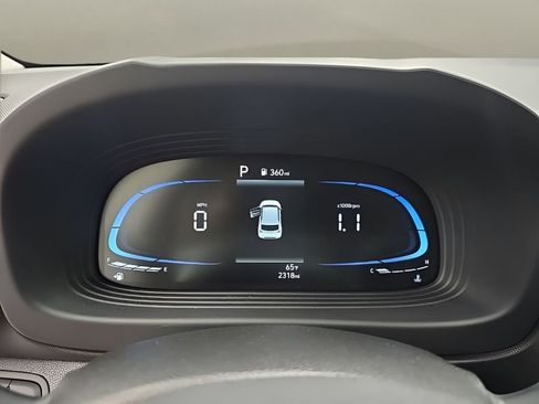 Certified 2024 Hyundai Venue SEL FWD image 28