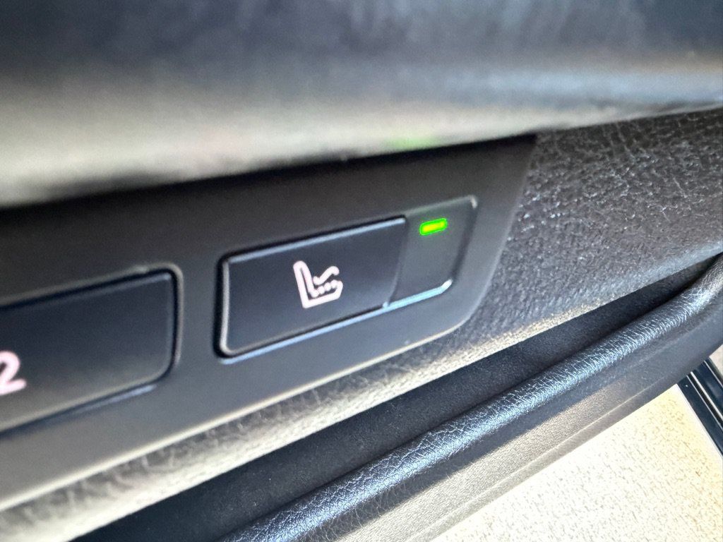 Used 2014 BMW 750Li xDrive AWD/4WD image 11