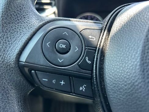 Used 2020 Toyota RAV4 LE FWD image 18