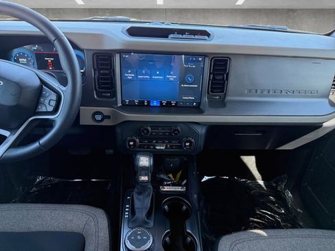 Certified 2025 Ford Bronco Big Bend image 3