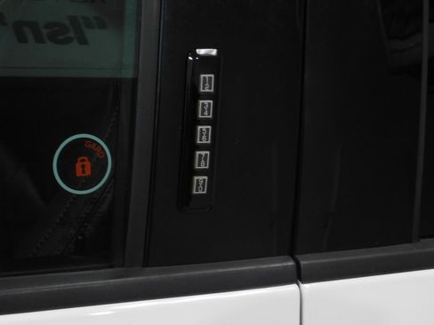 Used 2018 Ford F150 Lariat w/ Equipment Group 502A Luxury AWD/4WD image 28
