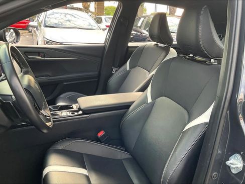 Used 2025 Toyota Camry SE image 8