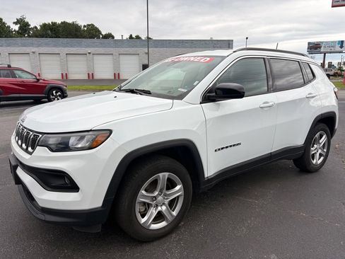 Used 2024 Jeep Compass Latitude AWD/4WD image 3