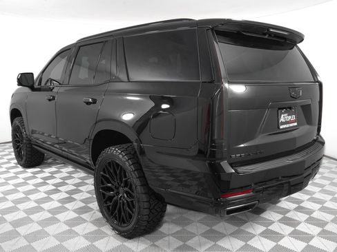 Used 2026 Cadillac Escalade Platinum Sport w/ LPO, Floor Liner Package AWD/4WD image 8