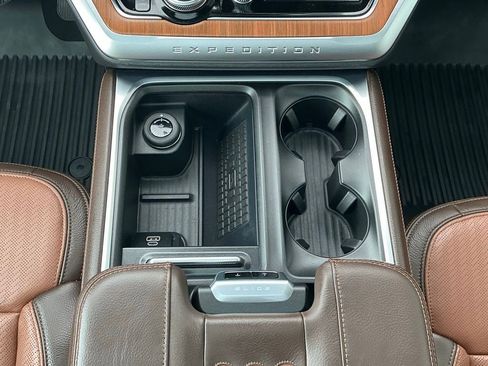 Used 2025 Ford Expedition Max King Ranch image 16