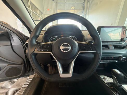 Used 2024 Nissan Altima 2.5 SV FWD image 17