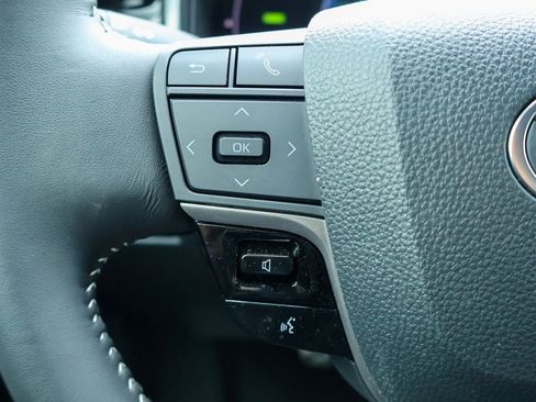 Used 2025 Toyota Camry SE image 12