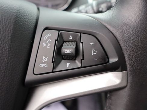 Used 2022 Chevrolet Trax LT w/ LT Convenience Package AWD/4WD image 17