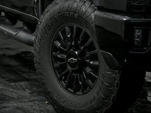 Used 2024 Chevrolet Silverado 2500 LTZ w/ LTZ Plus Package image 3