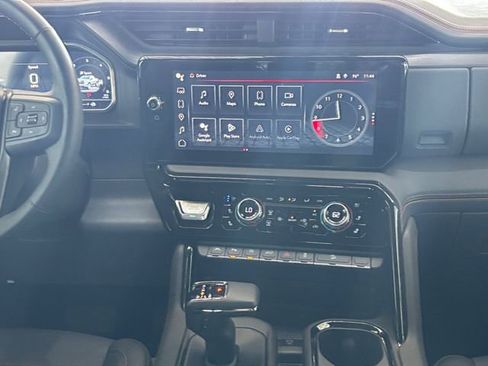 Used 2024 GMC Sierra 1500 AT4 w/ Technology Package AWD/4WD image 4
