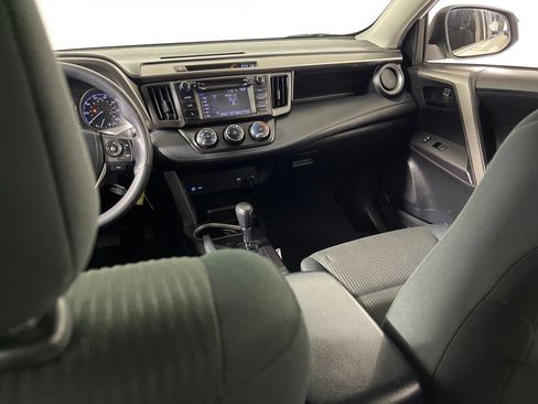 Used 2018 Toyota RAV4 LE image 17
