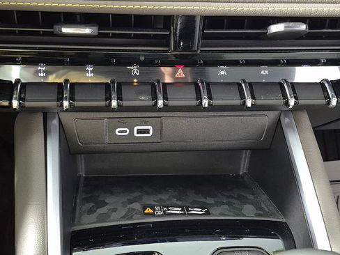 Used 2024 Chevrolet Colorado ZR2 w/ ZR2 Bison Edition image 18