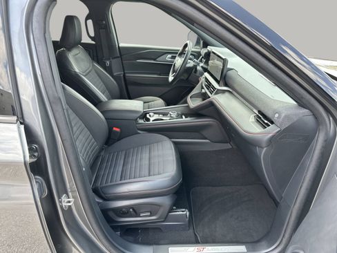 Used 2025 Ford Explorer ST-Line RWD image 25