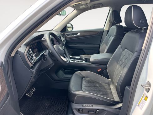 Certified 2026 Volkswagen Atlas SEL Premium R-Line AWD/4WD image 9