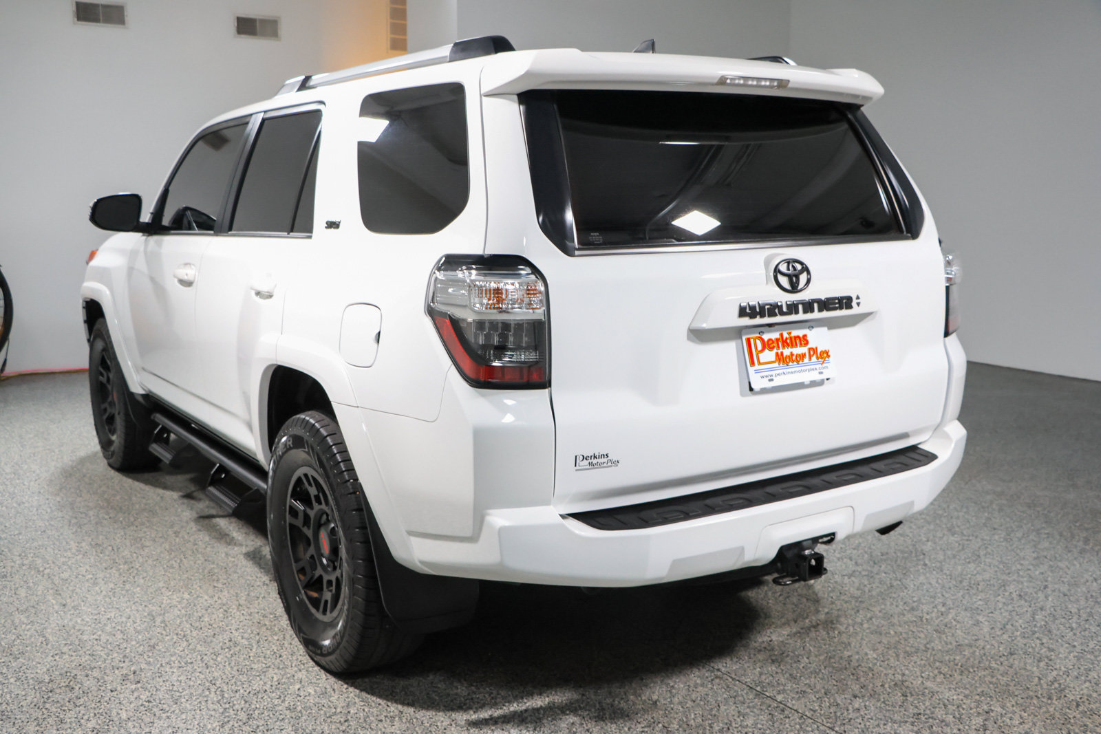 Used 2021 Toyota 4Runner SR5 Premium w/ Moonroof Package AWD/4WD image 9