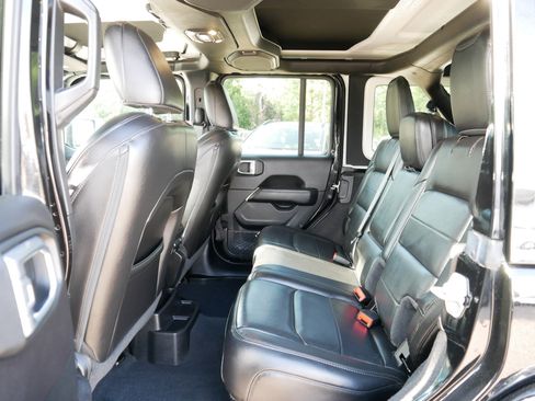 Used 2020 Jeep Wrangler Unlimited Sahara image 34