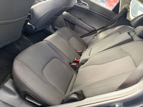 Used 2025 Kia Sportage LX FWD image 23