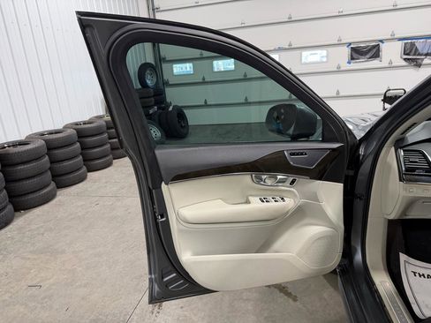 Used 2018 Volvo XC90 T6 Momentum w/ Convenience Package image 29