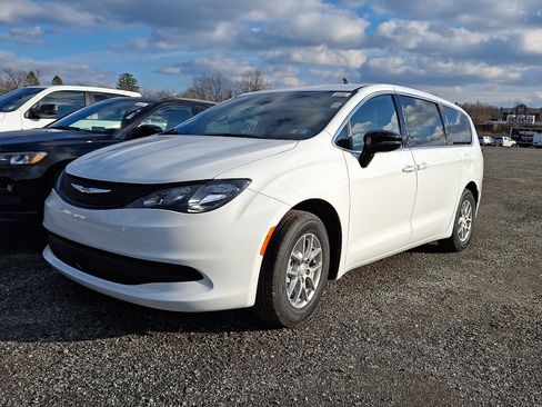 New 2026 Chrysler Voyager LX image 3