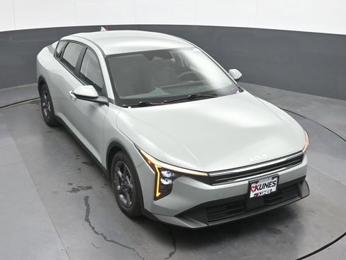 Used 2025 Kia K4 FWD image 32