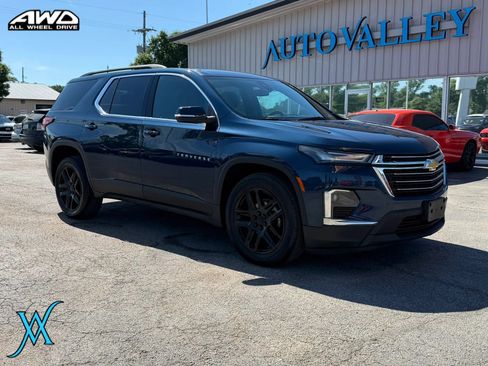 Used 2023 Chevrolet Traverse LT AWD/4WD image 1