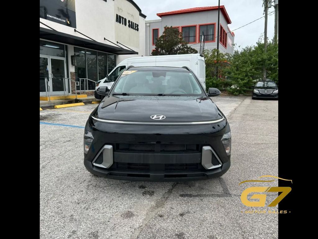 Used 2025 Hyundai Kona SEL FWD image 3