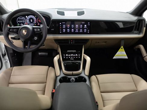 Certified 2025 Porsche Cayenne image 13