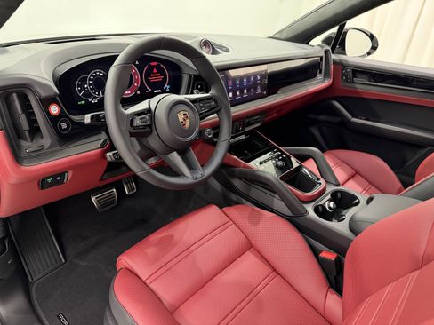 New 2026 Porsche Cayenne GTS image 4