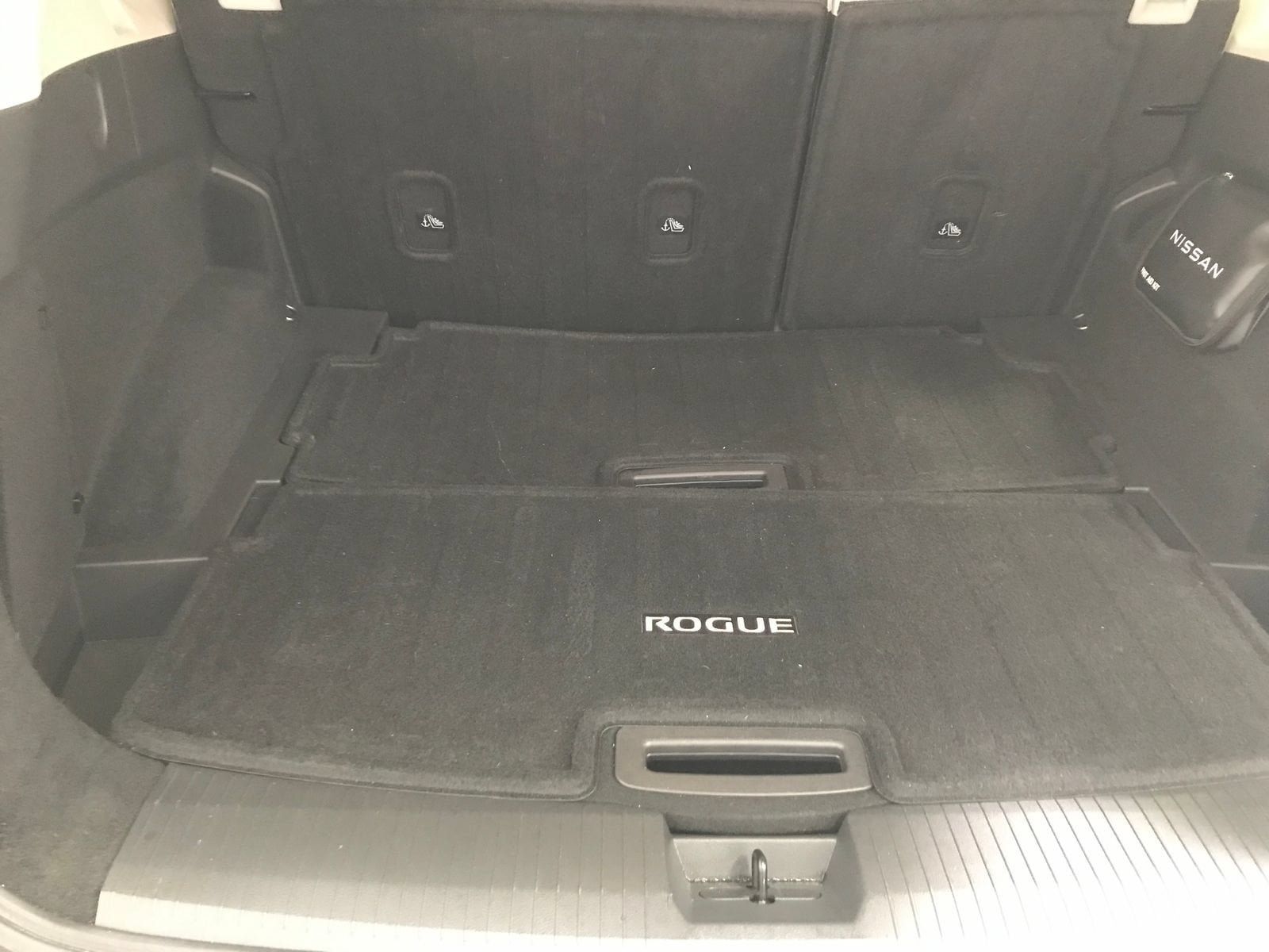 Used 2025 Nissan Rogue SL AWD/4WD image 23