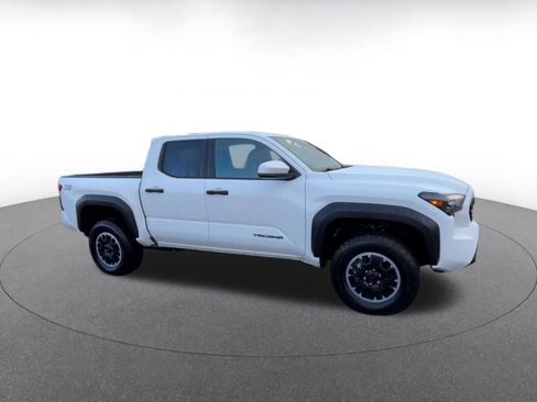 Used 2025 Toyota Tacoma TRD Off-Road image 2