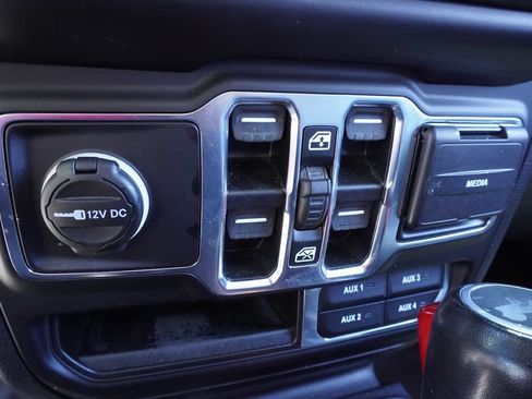 Used 2021 Jeep Wrangler Unlimited Sahara AWD/4WD image 18