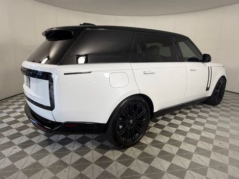 Used 2025 Land Rover Range Rover Long Wheelbase SE AWD/4WD image 7