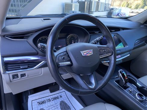 Used 2021 Cadillac XT4 Luxury image 17