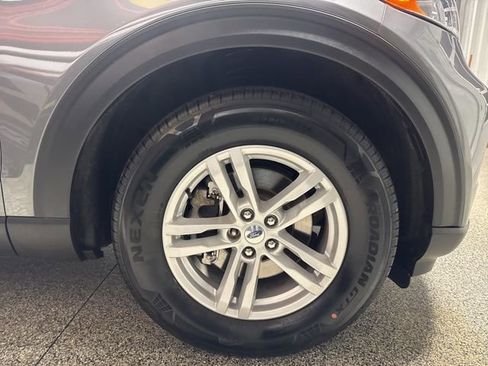 Used 2023 Ford Explorer XLT w/ Equipment Group 202A image 29