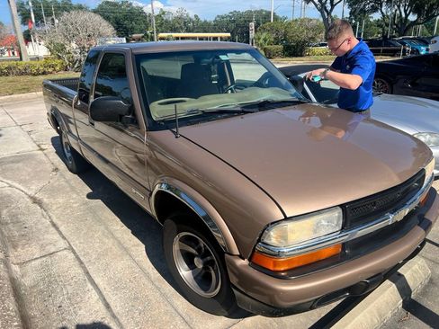 Used 2002 Chevrolet S10 Pickup LS w/ LS Preferred Equipment Group RWD image 2
