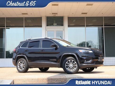 Used 2020 Jeep Cherokee Latitude Plus w/ Cold Weather Group AWD/4WD image 2