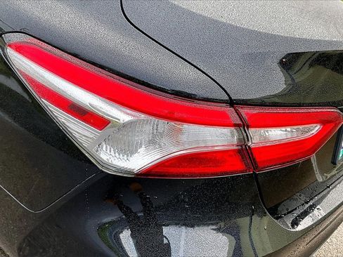 Used 2019 Toyota Camry LE image 28