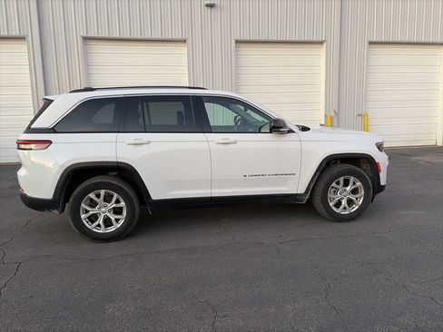 Used 2023 Jeep Grand Cherokee Limited image 8