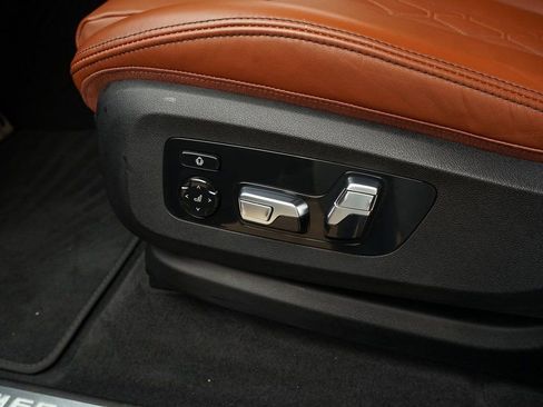 Used 2024 BMW X7 M60i image 24