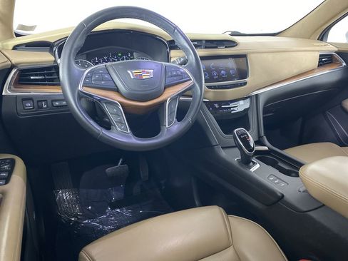 Certified 2018 Cadillac XT5 Platinum w/ Driver Assist Package image 2