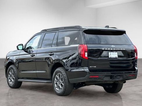 Used 2025 Ford Expedition Active AWD/4WD image 3