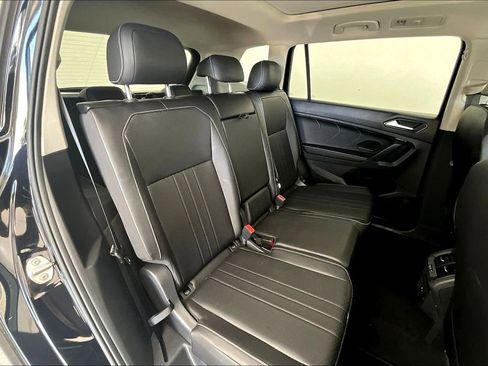 Used 2023 Volkswagen Tiguan SE w/ Panoramic Sunroof Package image 35